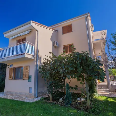 Apartment Mladen - A2 - Mpolo